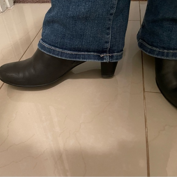 ECCO Black leather side zip ankle Boots Button‎ accent size 10.5 dress heels - Picture 9 of 12